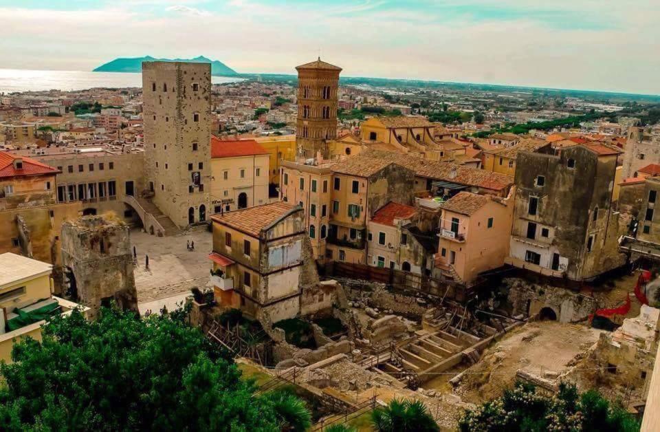 Luxury Suite - Teatro Romano - Duomo - Centro Storico Wi-Fi Terracina Kültér fotó