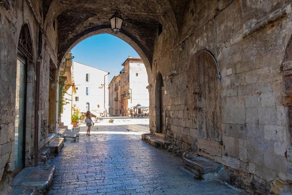 Luxury Suite - Teatro Romano - Duomo - Centro Storico Wi-Fi Terracina Kültér fotó